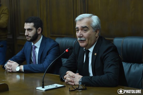Своими заявлениями Виталий Баласанян ослабляет безопасность Армении и Арцаха - Кочарян