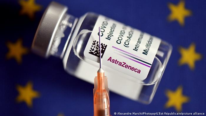 В ЕМА подтвердили связь между вакциной AstraZeneca и образованием тромбов