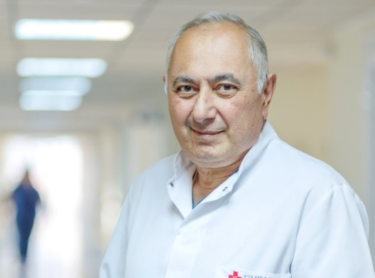 Այս պահին խուզարկում են «Իզմիրլյան» ԲԿ-ի տնօրեն Արմեն Չարչյանի աշխատասենյակը