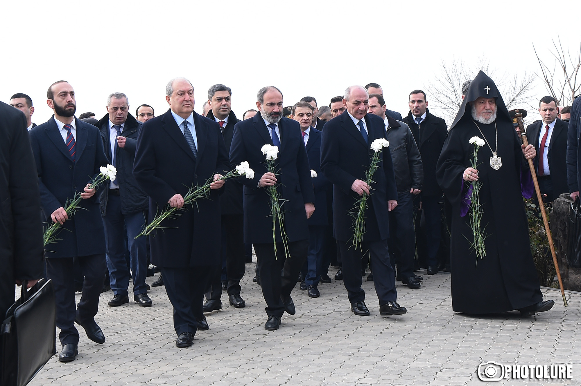 Высшее руководство Армении и Арцаха в Ераблуре почтило память павших