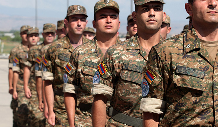 К акциям протеста против Сержа Саргсяна в Ереване присоединилась группа военнослужащих.