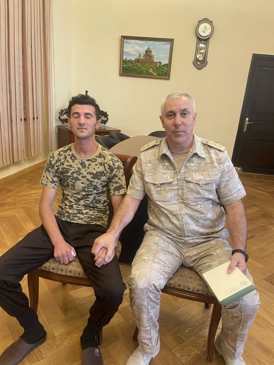 Генерал Мурадов посетил в Степанакерте задержанного азербайджанского военнослужащего