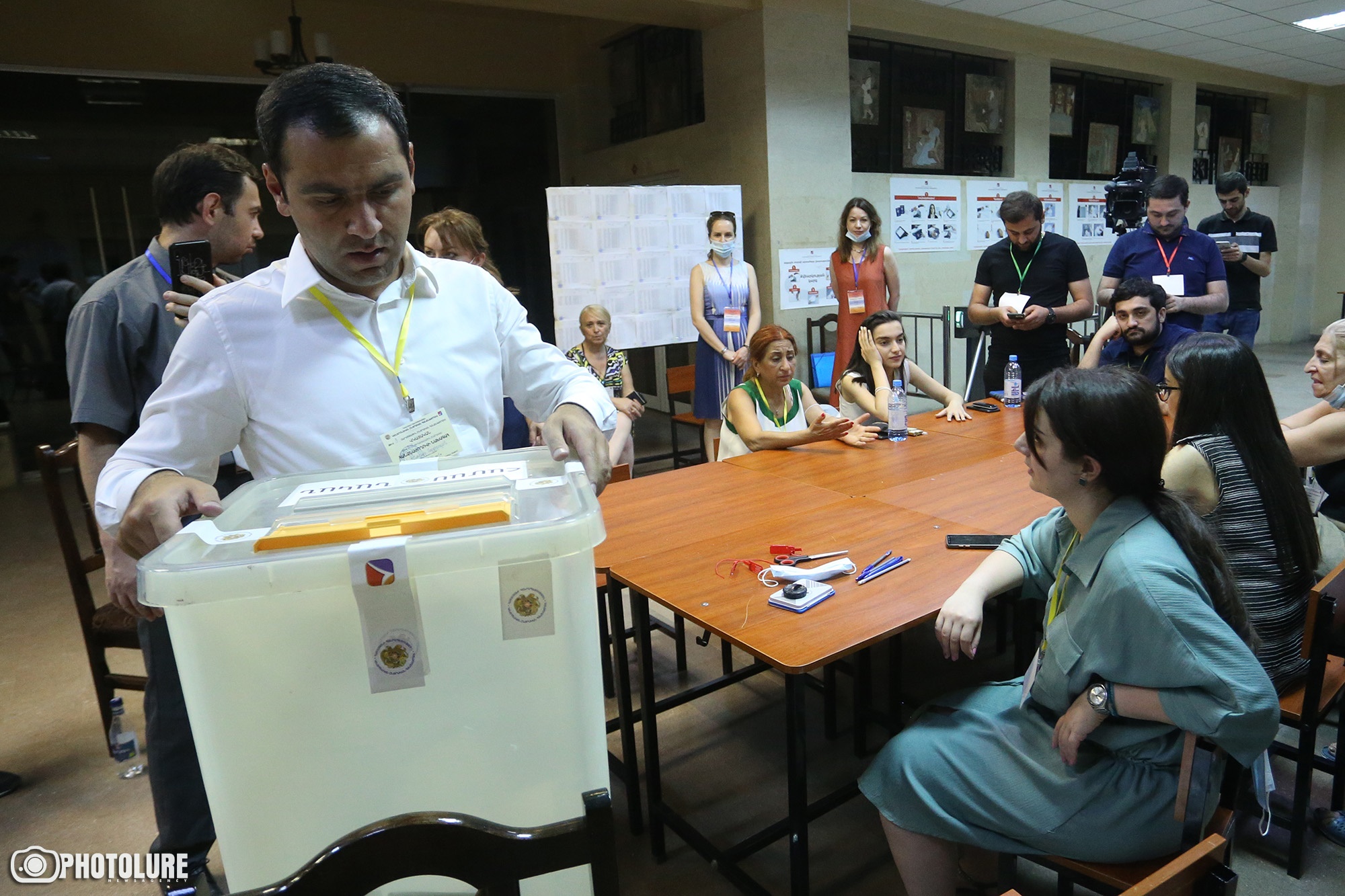 Подсчет голосов в Армении: партия Пашинян лидирует, блок Кочарян не признает итоги выборов
