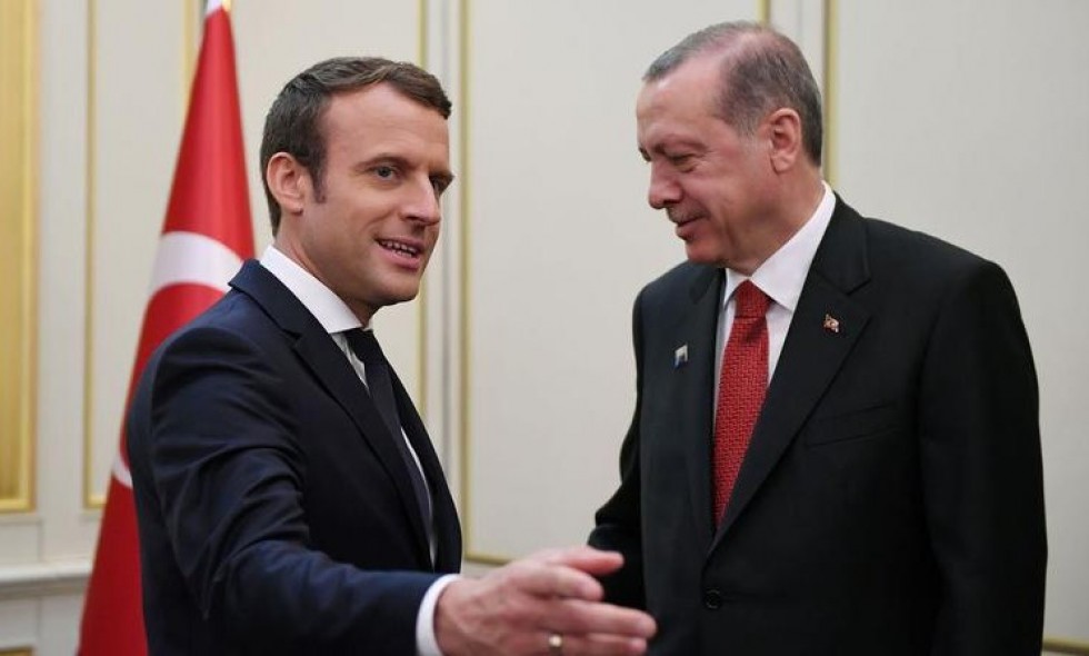 Анкара сожалеет о словах Макрона о нецелесообразности членства Турции в ЕС