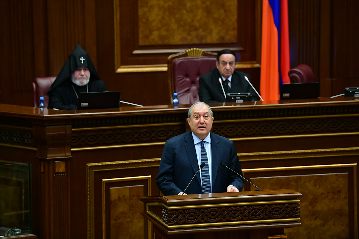 Президент Армении депутатам: будьте оппонентами, а не противниками