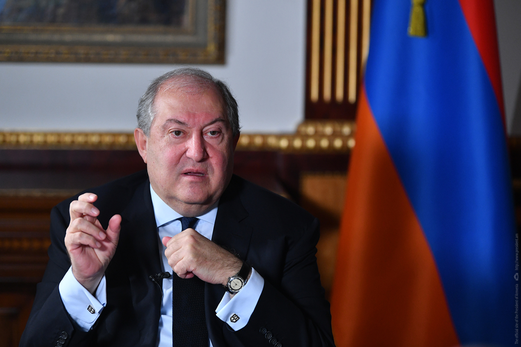 Президент Армении не подписал ходатайство премьера о снятии главы ГШ и обратился в КС