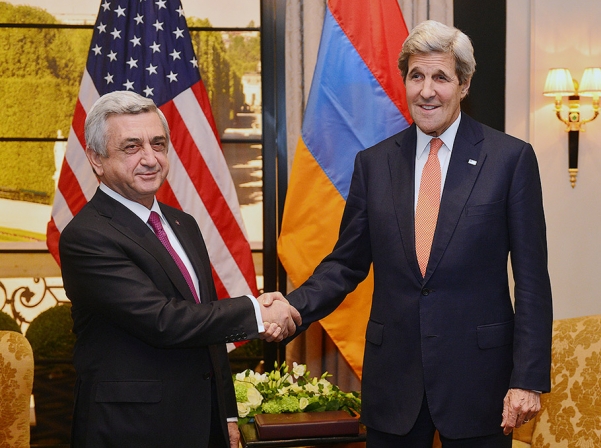 Президент Армении встретился с Могерини и Керри: В фокусе внимания Карабах