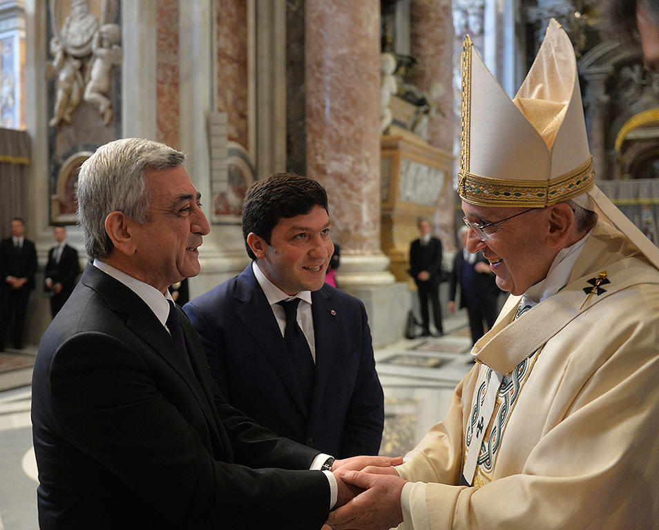 Президент Армении провел отдельную встречу с Папой римским