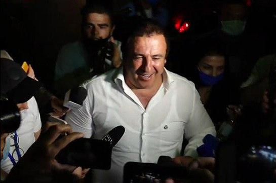 «Все это носит политический характер»: Гагик Царукян покинул здание СНБ Армении