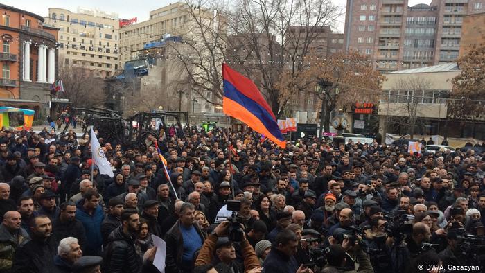 Рождение новой оппозиции в Армении пророчат осенью 