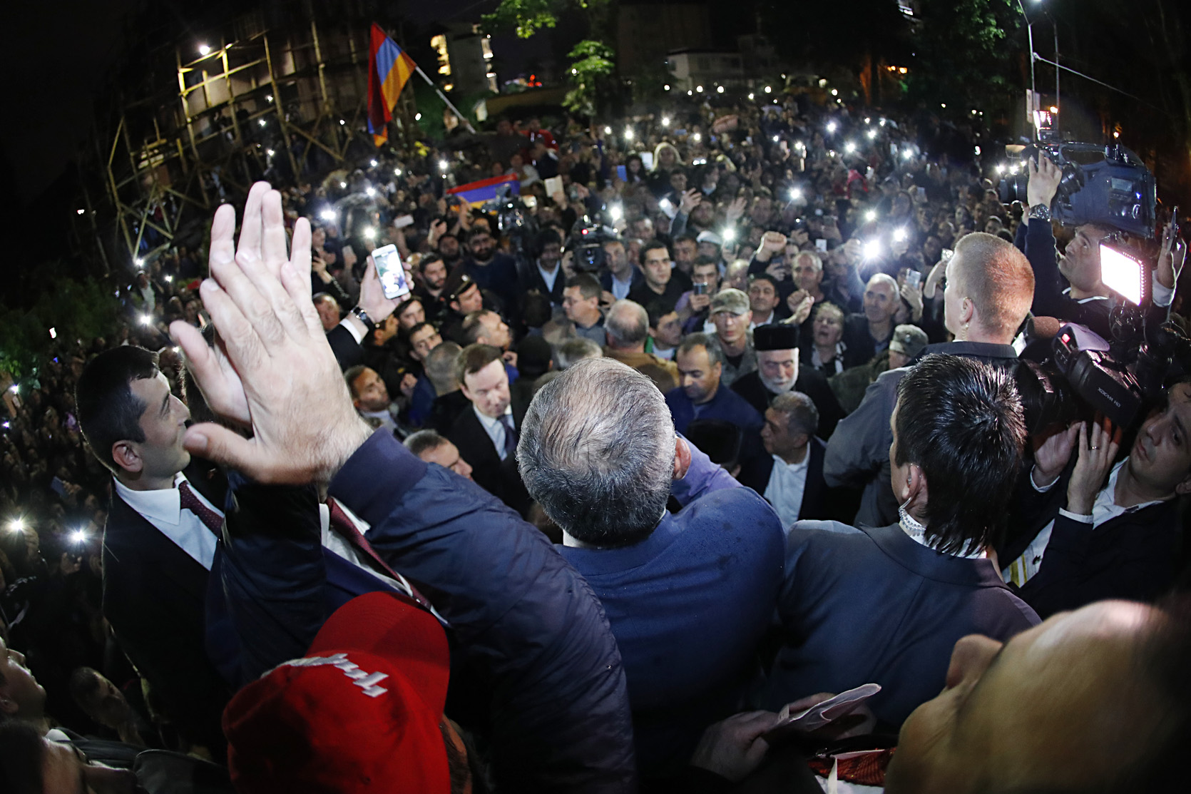 «Благодарим братскую Россию», но пора домой – Пашинян обратился к армянам в Сочи