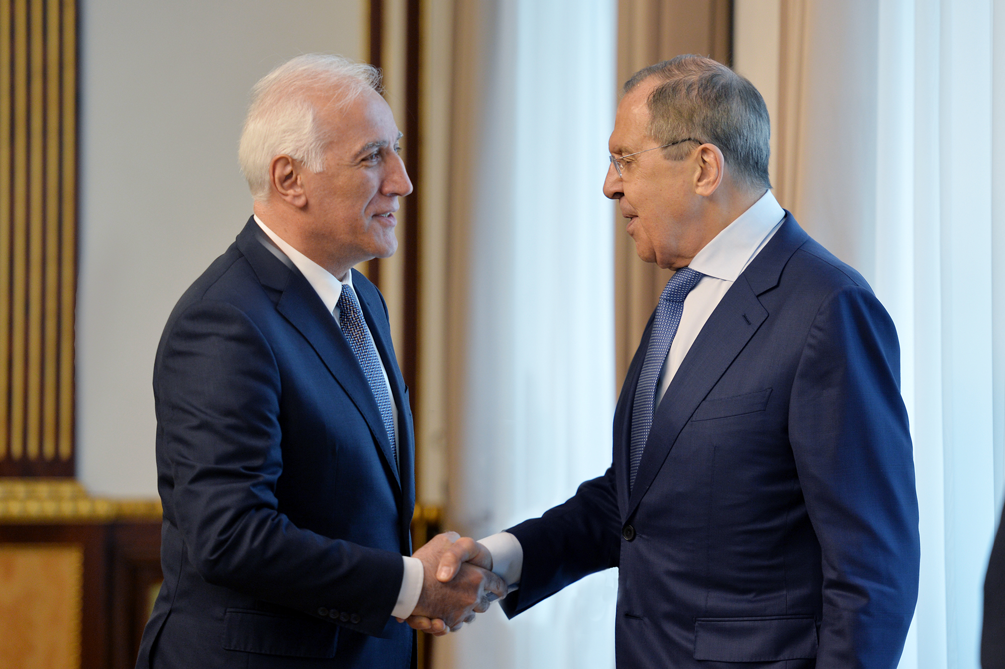 Разделяем Ваше желание к развитию российско-армянского союзничества - Лавров президенту