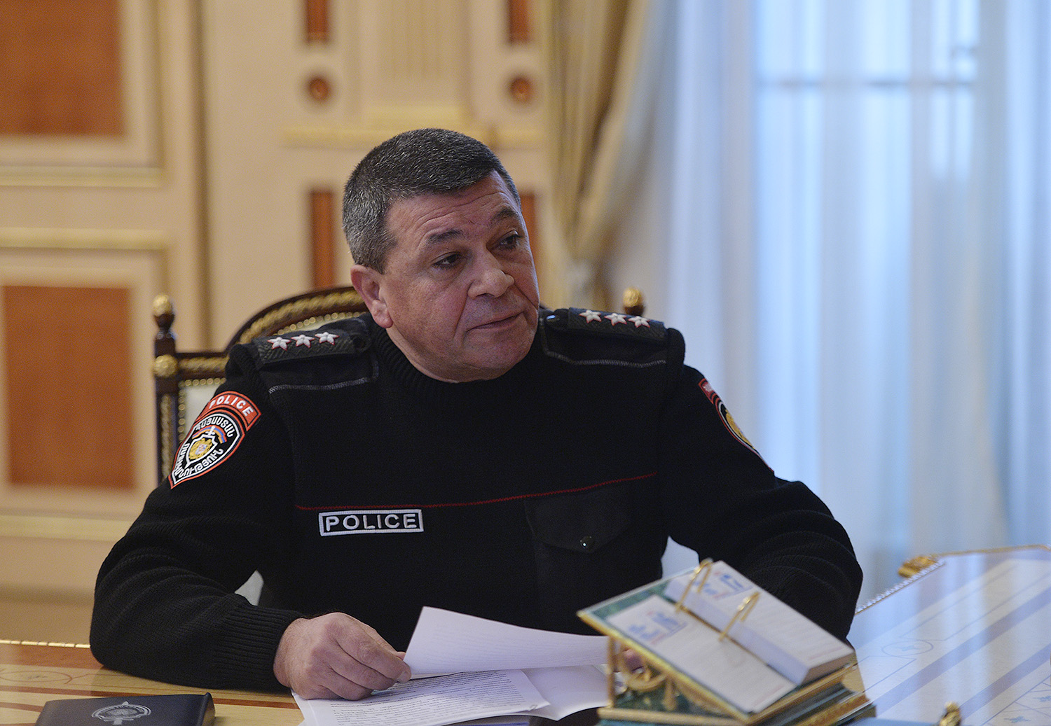 Обзор прессы: Всесильного начальника полиции Армении лишают былого влияния
