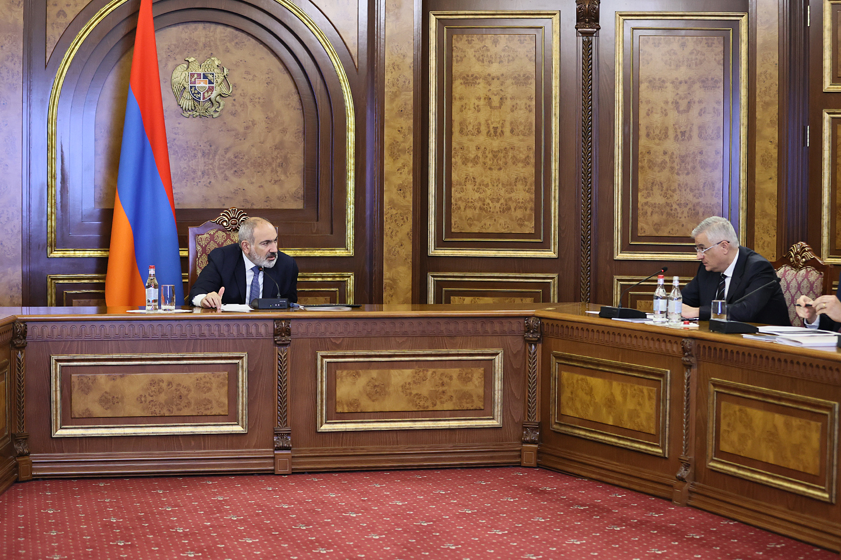 Пашиняну представлен отчет о деятельности Офиса вице-премьера Мгера Григоряна за 2023 год