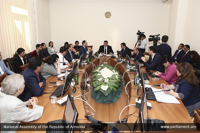 Парламентская комиссия одобрила избирательные реформы правительства