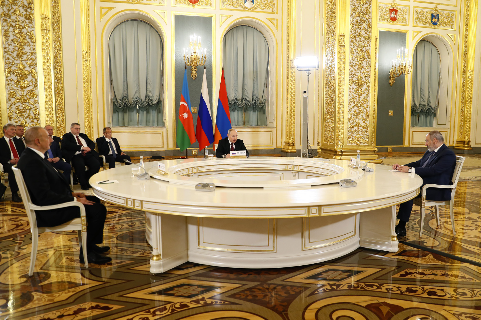 Какие вопросы обсудили Пашинян и Алиев в Москве