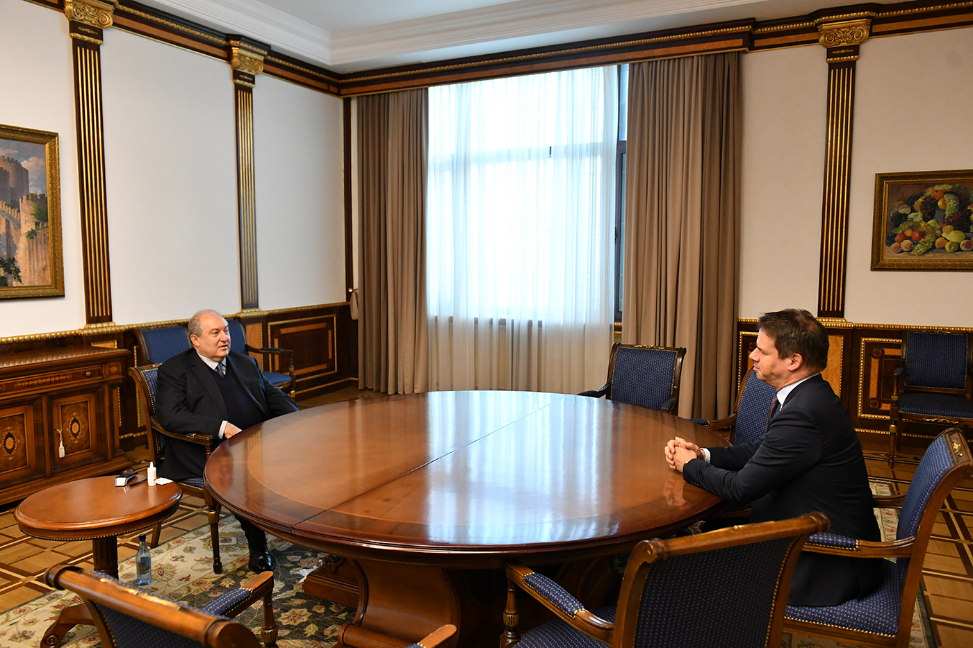 Президент и посол Франции обсудили ситуацию в Армении и Арцахе