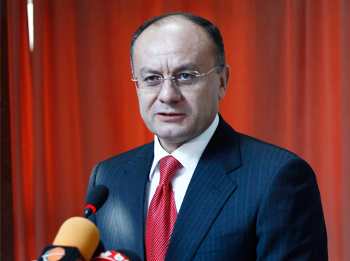 Министр обороны Армении посетит Москву