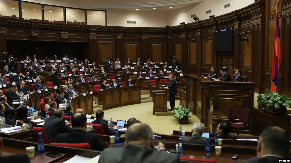 Заявления Пашиняна сформировали повестку: парламент Армении созвал внеочередное заседание