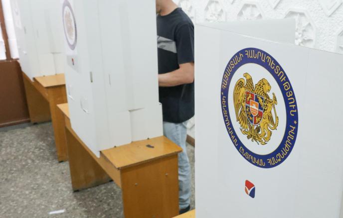 Шесть оппозиционных сил Армении поставили под сомнение итоги выборов в парламент