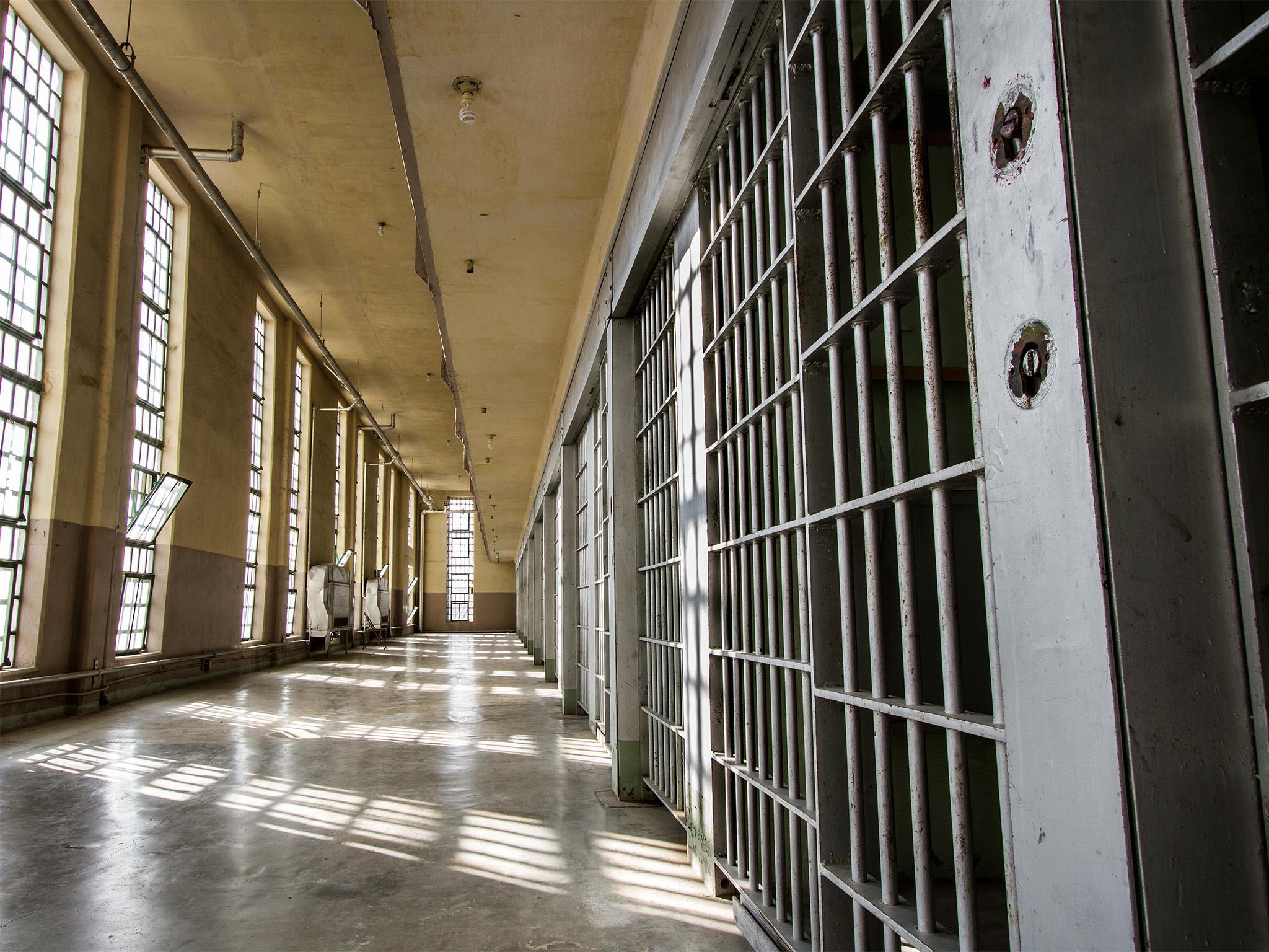 Содержащихся в УИУ “Ереван-Кентрон” заключенных из группы риска переводят 
