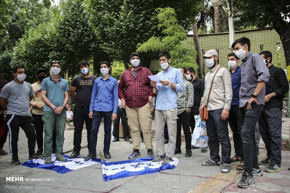 Акция протеста перед посольством Армении в Тегеране