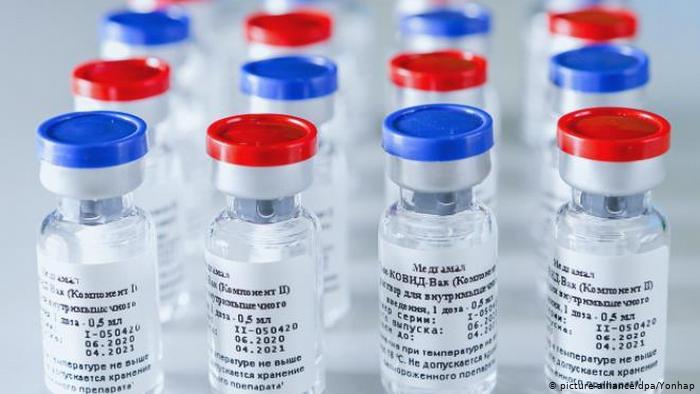 Боррель надеется, что ЕС сможет сертифицировать российскую вакцину от COVID-19 