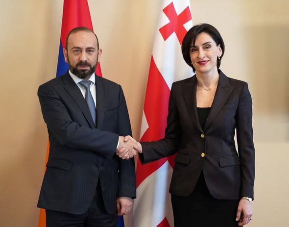  Тбилиси и Ереван сверили часы: главы МИД обсудили региональную безопасность 