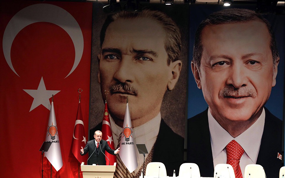 Ավտորիտար հեղաշրջում Թուրքիայում. Թուրքականությունը մղվում է առաջին պլան