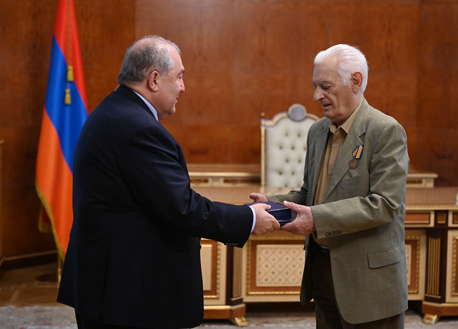 Президент наградил Сашура Калашяна за значительный вклад в развитие архитектуры   