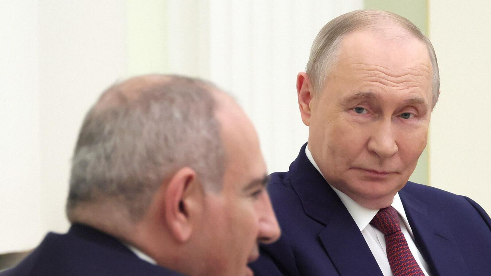 Источник: отношения Пашиняна и Путина оказались на грани политической заморозки