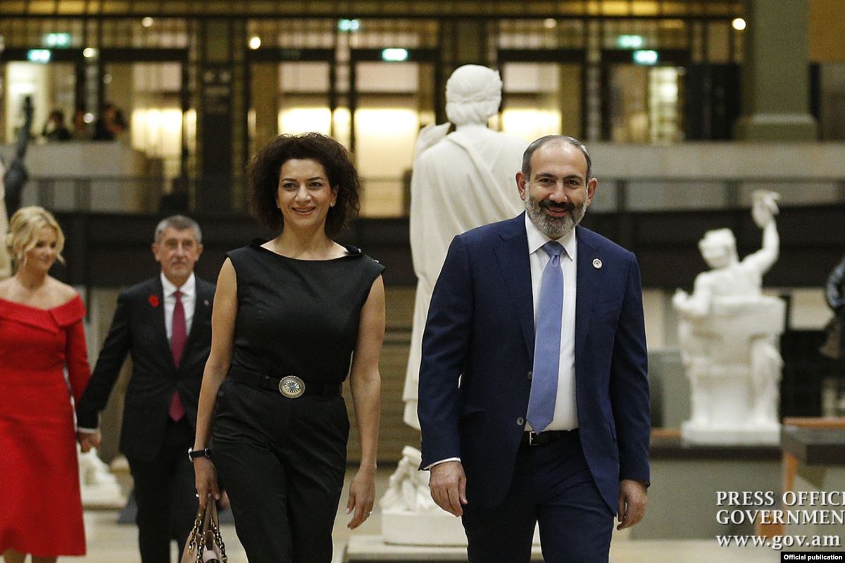 Премьер Армении с супругой отбыл с двухдневным рабочим визитом во Францию