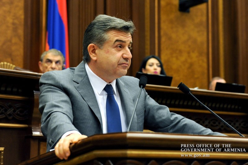 Пресса: Премьер-министр Армении в парламенте написал “Заявление об отставке”