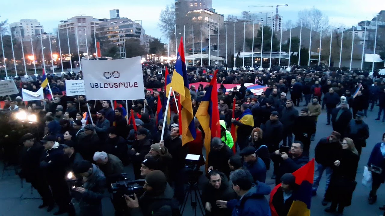 «Ни пяди земли»: В Ереване прошло шествие против уступок по карабахскому конфликту