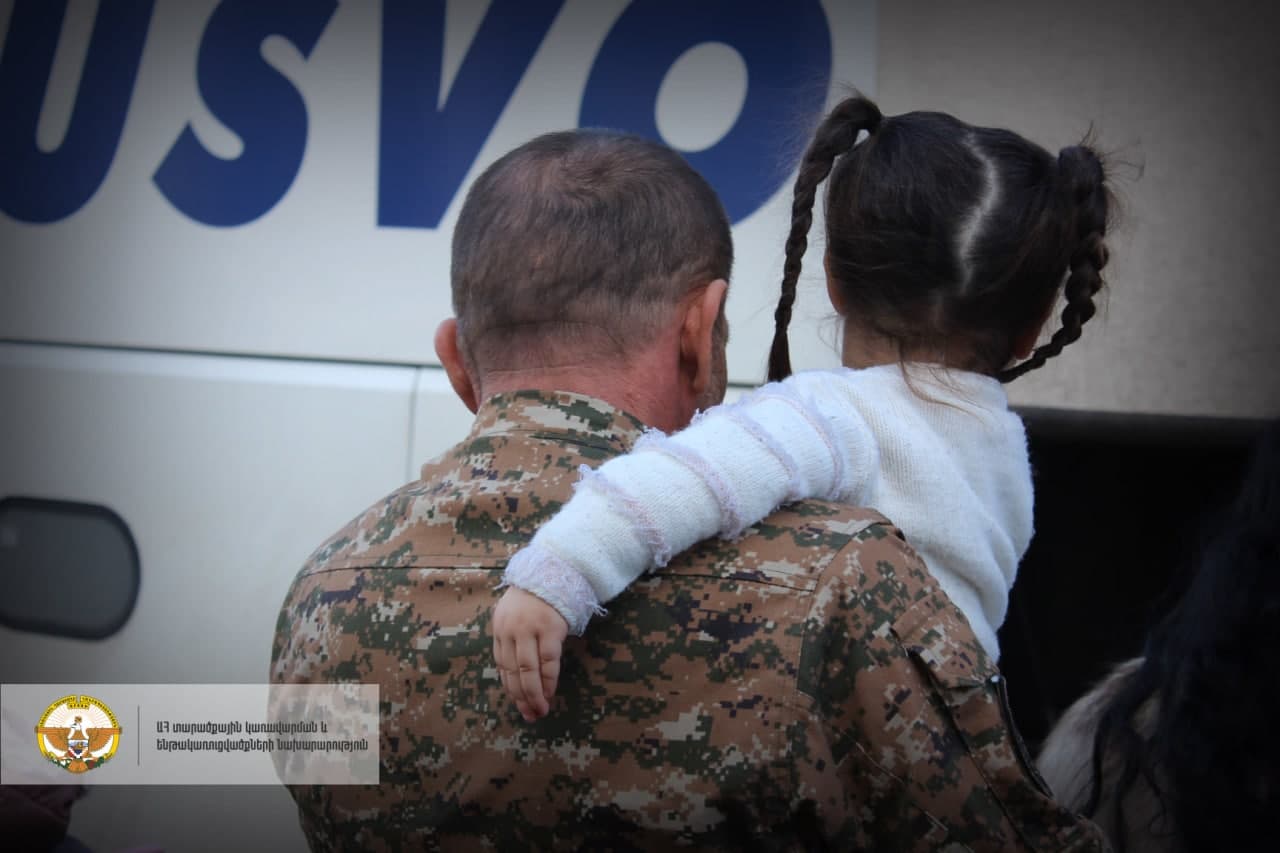 Автобусами из Еревана в Степанакерт за сутки доставлено 189 беженцев
