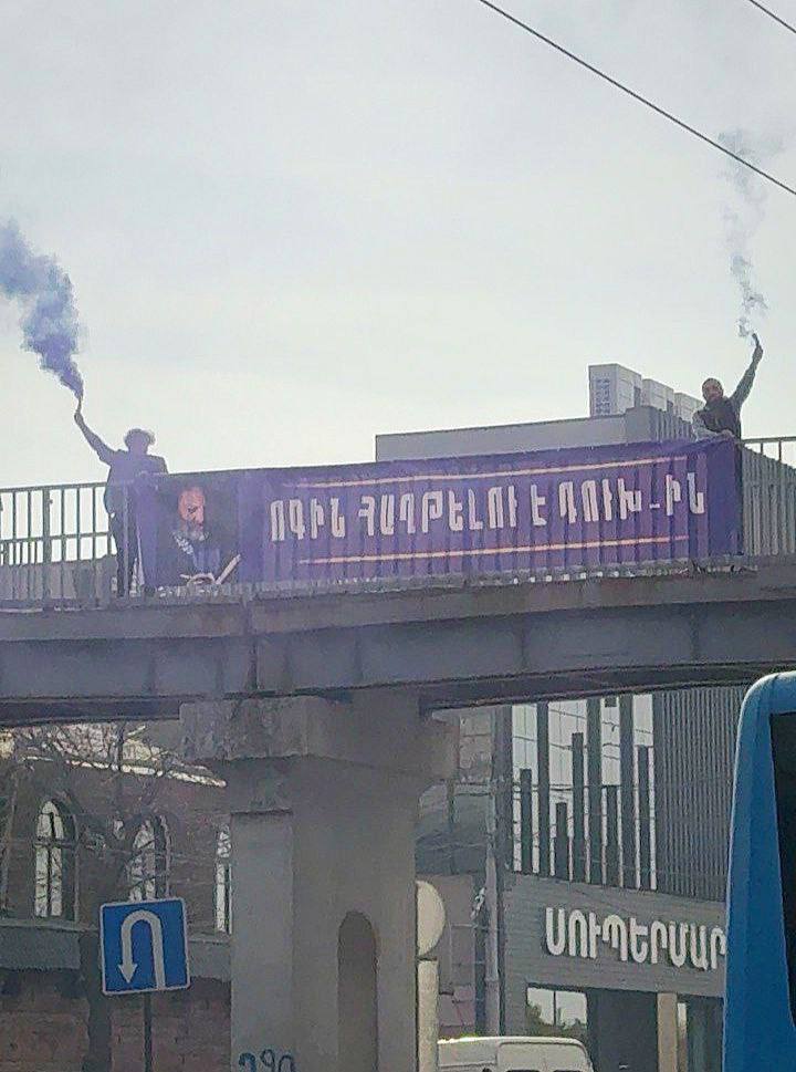 Սրբազան Պայքարի աջակիցներն ակցիա են իրականացրել Արշակունյաց պողոտայում