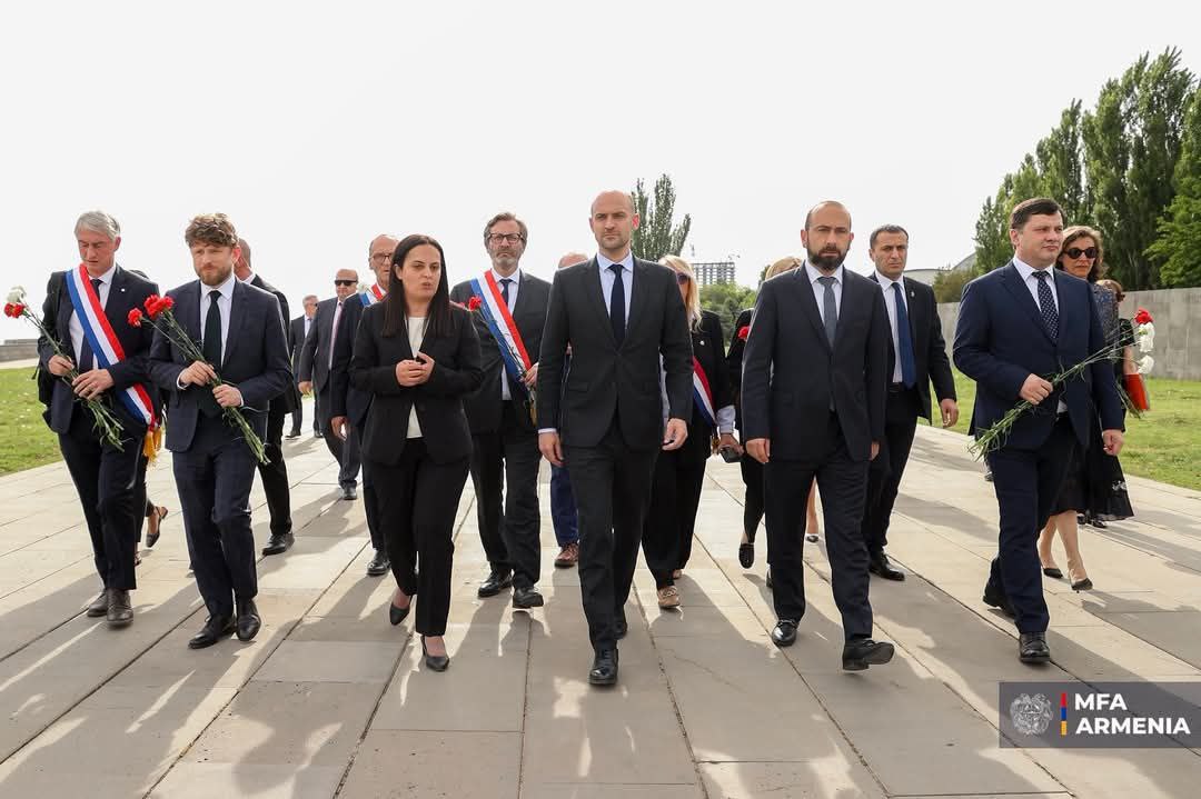 Ֆրանսիայի ԱԳ նախարարը այցելել է Ծիծեռնակաբերդ՝ Արարատ Միրզոյանի ուղեկցությամբ