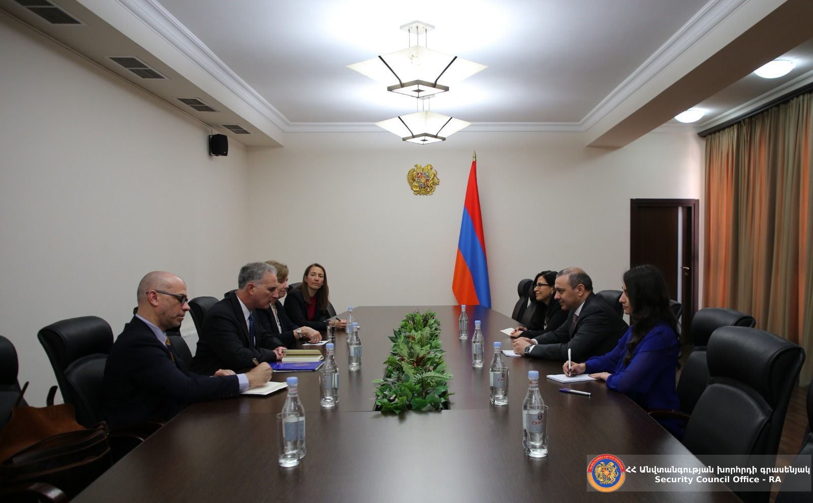 Армен Григорян и Луи Боно обсудили урегулирование армяно-азербайджанских отношений