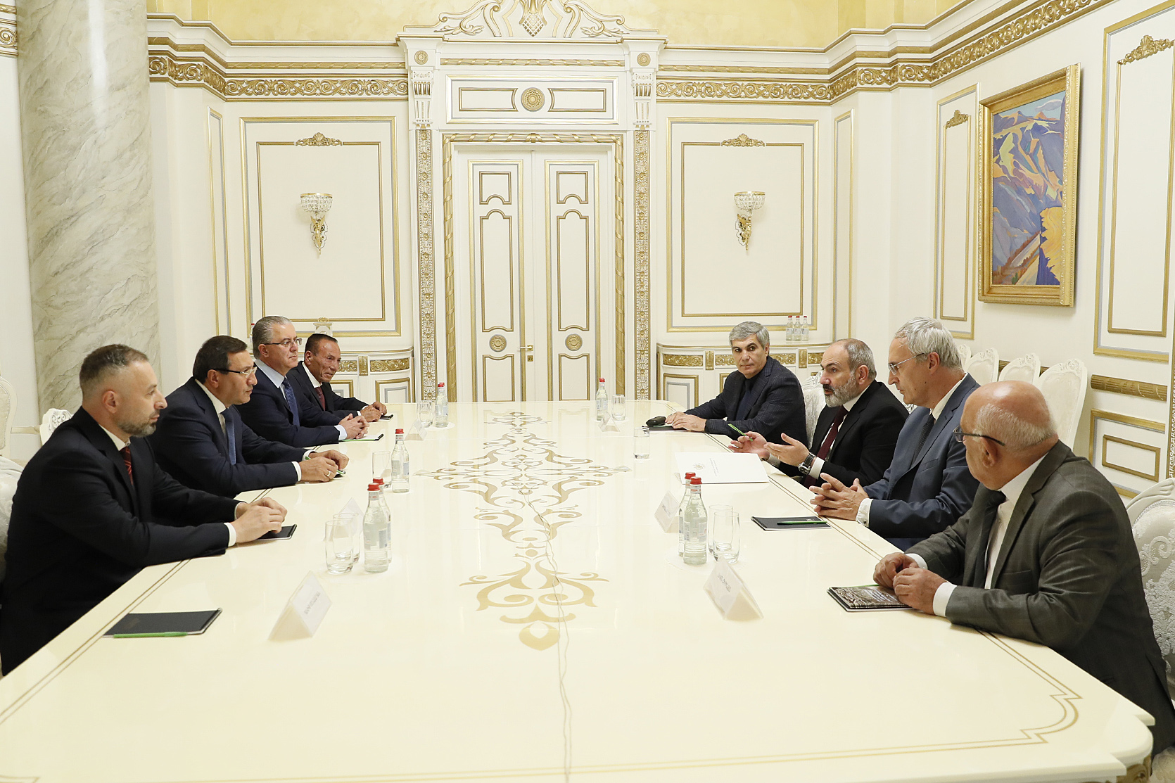Пашинян вновь встретился с руководителями внепарламентских партий