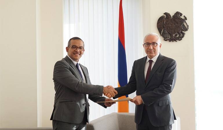 Замглавы МИД Армении принял посла Индонезии и обсудил перспективы сотрудничества