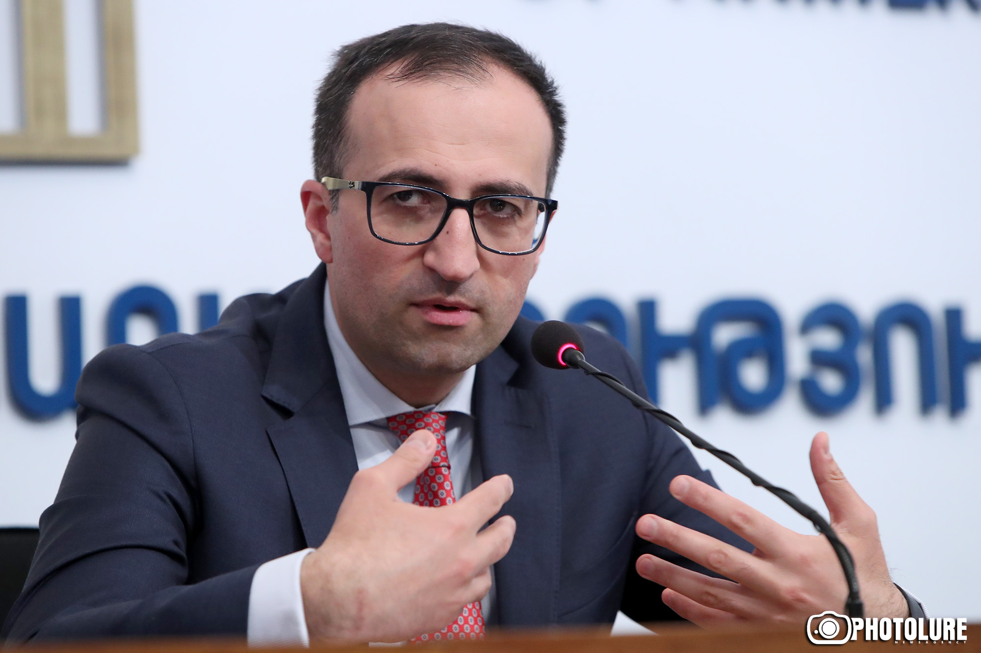 В Армении удалось немного выровнять кривую роста коронавируса - министр