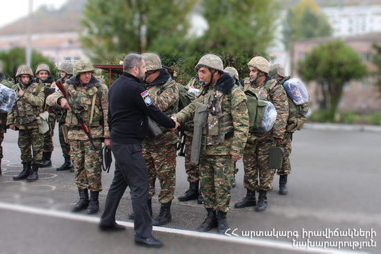 Армен Памбухчян встретился со служащими МЧС, которые отбудут на боевое дежурство