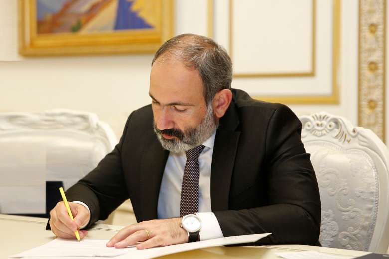 Пашинян подписал решения об увольнении ряда должностных лиц в КГД и МЧС