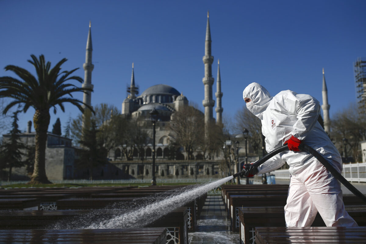 В Турции второй день подряд фиксируется рекордное число заболевших коронавирусом