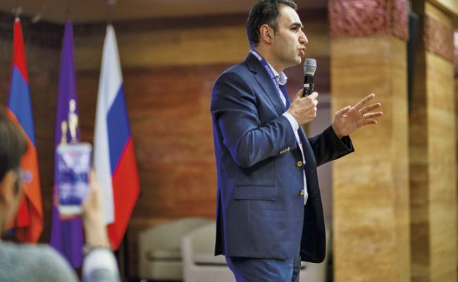 «Закрыть всех истинных патриотов»: о расправе властей Армении над Аветиком Чалабяном 