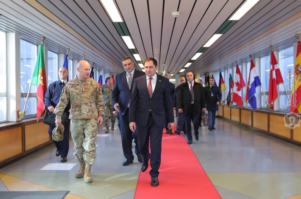 Сурен Папикян посетил Верховное командование союзными силами НАТО в Европе