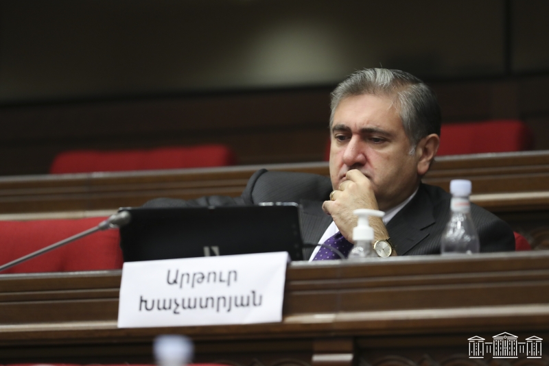Артур Хачатрян: Власти Армении подпишут документ о «пакетной капитуляции»