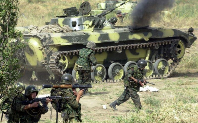 ВС Азербайджана отрабатывают прорыв передовой линии обороны врага - министр
