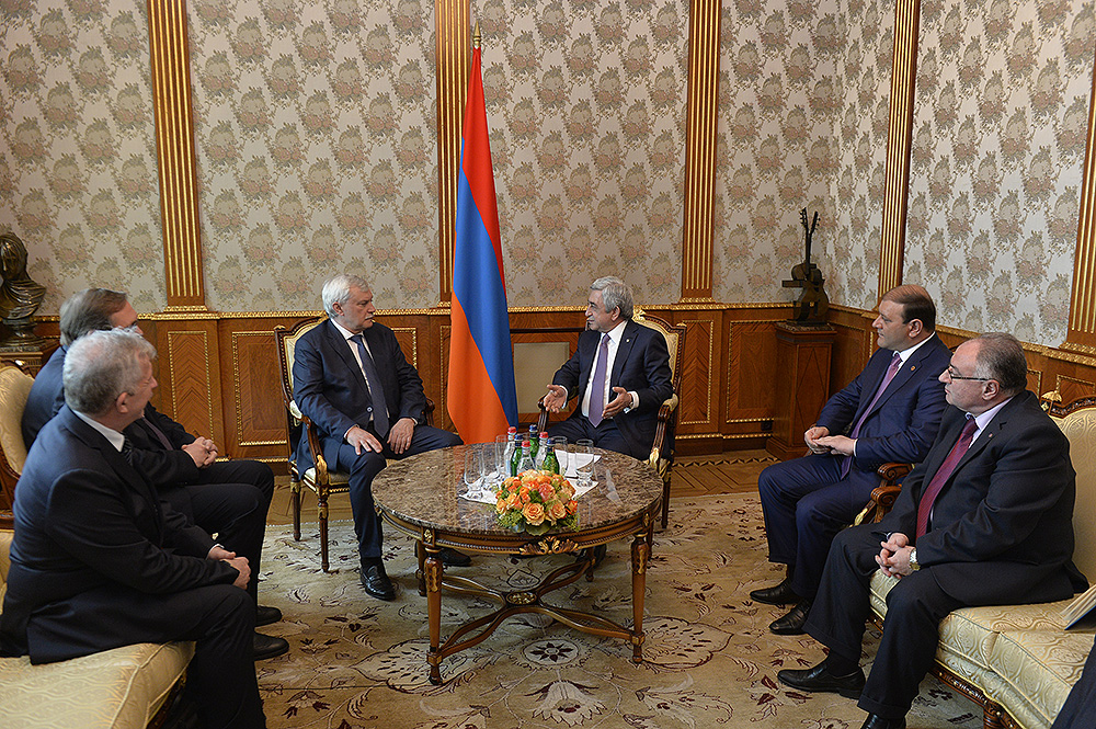 Губернатор Санкт-Петербурга встретился с президентом Армении и посетил Цицернакаберд