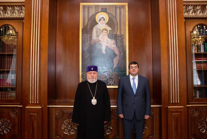 Президент Арцаха Араик поздравил Католикоса Всех Армян Гарегина II с 70-летием